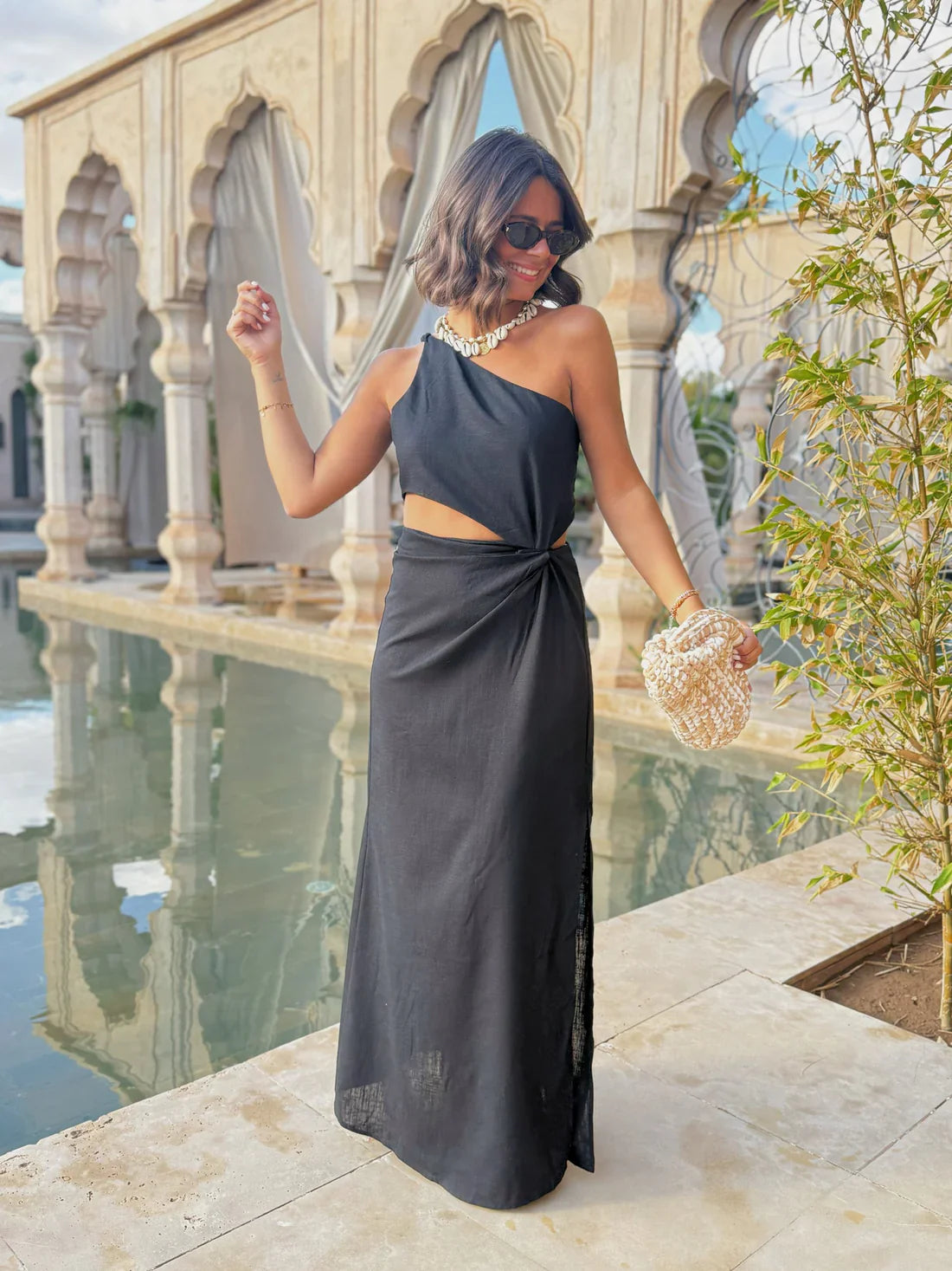 Naïa™ | Robe longue asymétrique avec détail cut-out