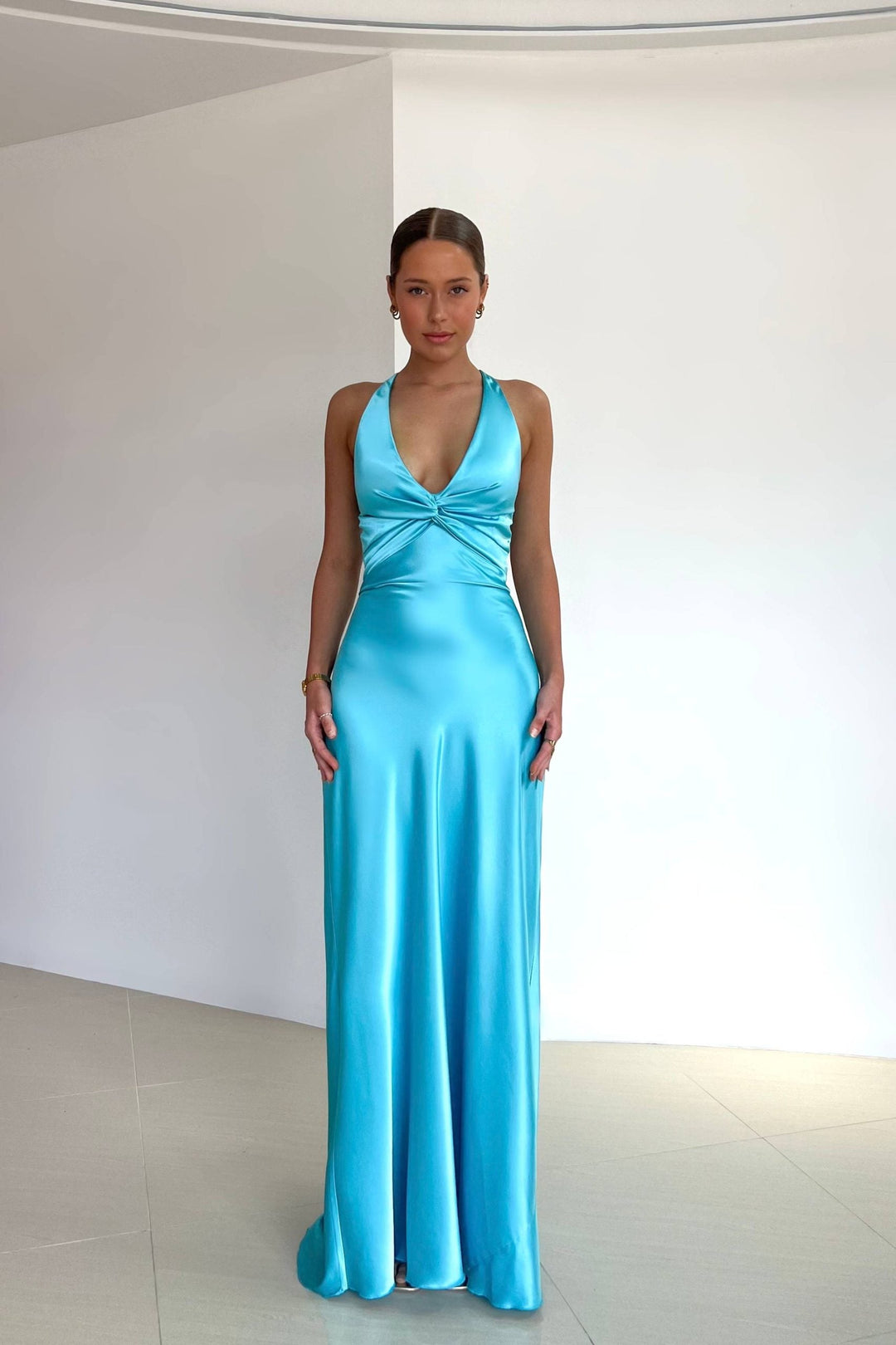 ROBE SATINÉE HALTER