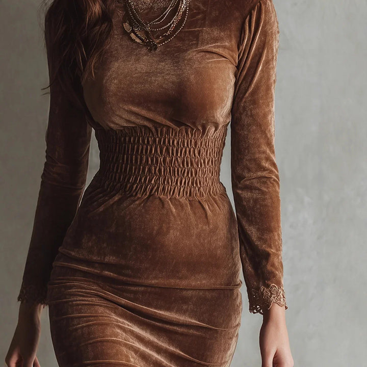 Robe velours à taille smockée — Élégante & raffinée