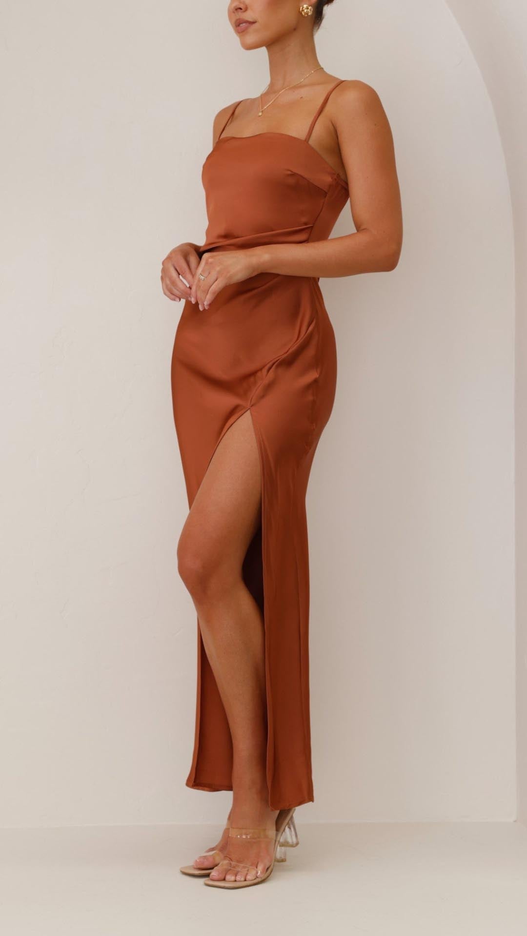 ALYA | ROBE LONGUE EN SATIN